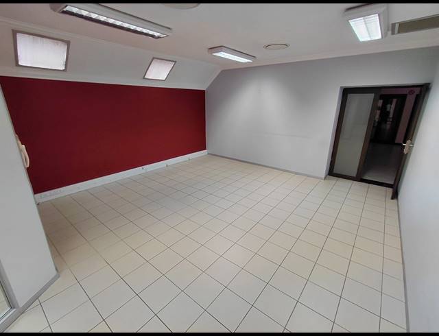 258M² OFFICE TO LET IN FOURWAYS